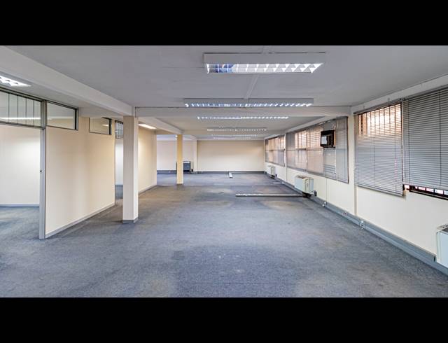 825M² OFFICE FOR SALE IN FERNDALE